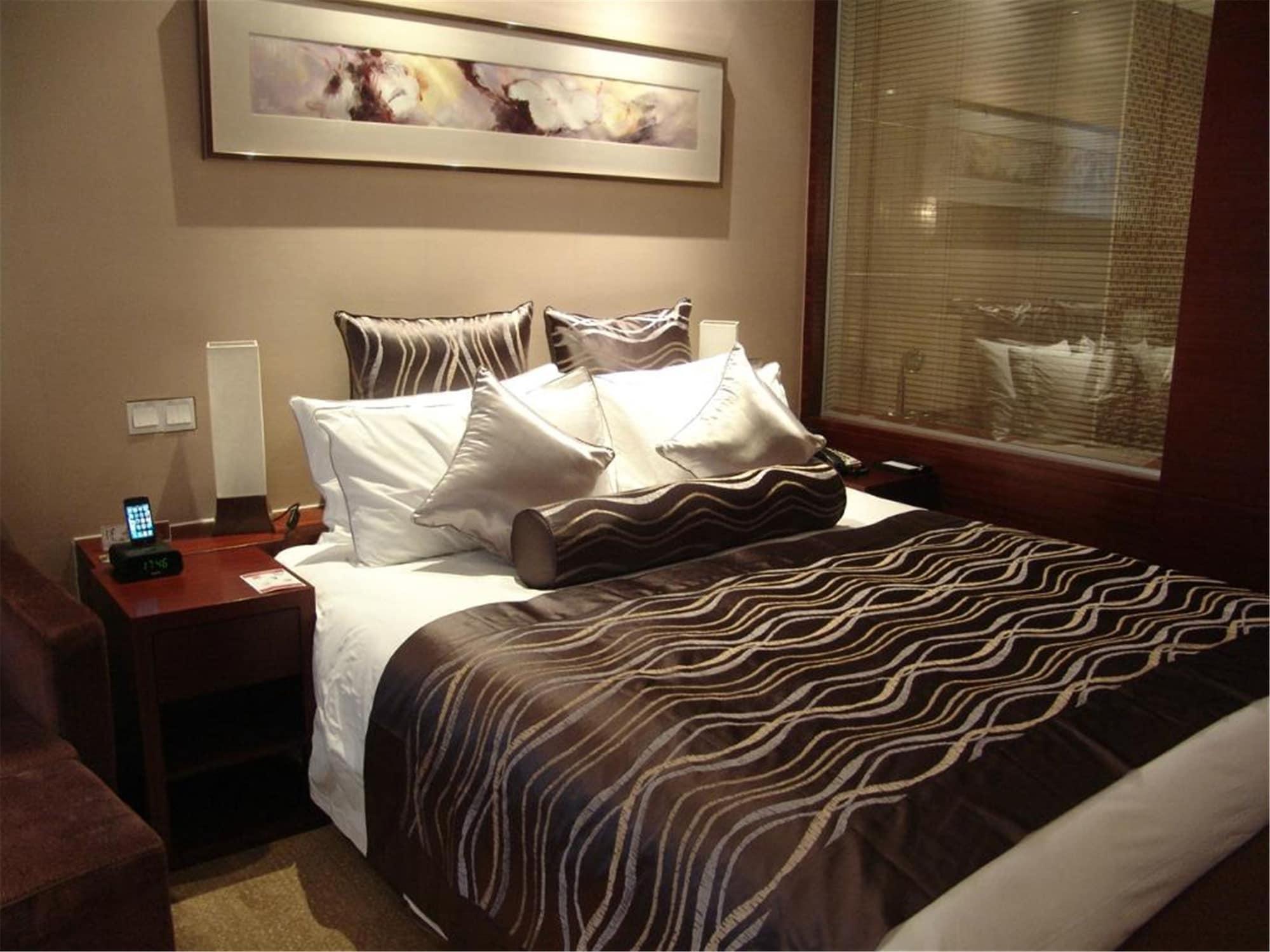 Ramada Plaza By Wyndham Shanghai Caohejing Hotel Bagian luar foto