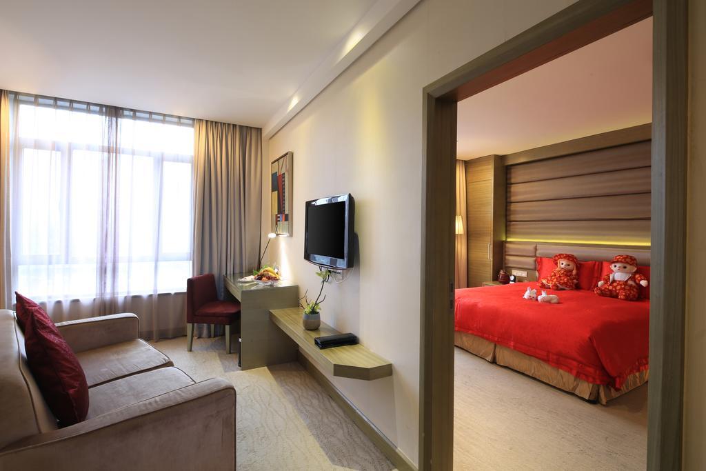 Ramada Plaza By Wyndham Shanghai Caohejing Hotel Bagian luar foto